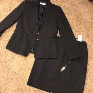 Tahari navy and cream 3-button suit
